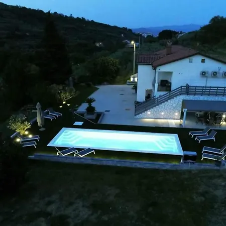 Casa Ma3x With Shared Pool Apartment Koper