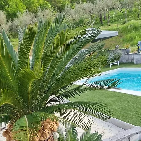 Casa Ma3x With Shared Pool Koper