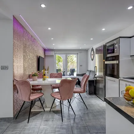 Апартаменты Casa Ma3x With Shared Pool