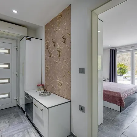 Casa Ma3x With Shared Pool Apartment Koper