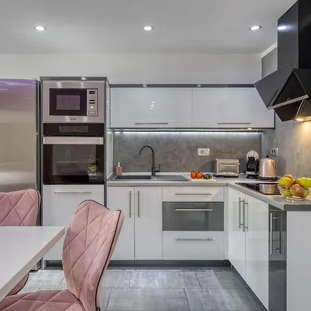 Casa Ma3x With Shared Pool Koper