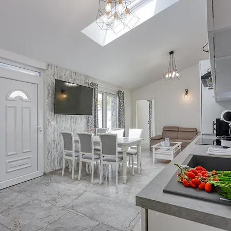 Апартаменты Casa Ma3x With Shared Pool *