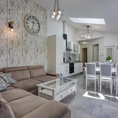 Апартаменты Casa Ma3x With Shared Pool