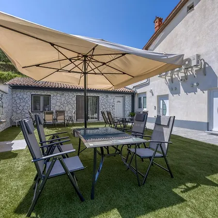 Casa Ma3x With Shared Pool Koper