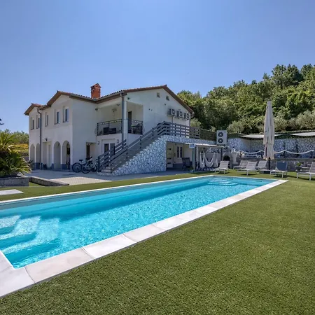 Casa Ma3x With Shared Pool Apartment Koper