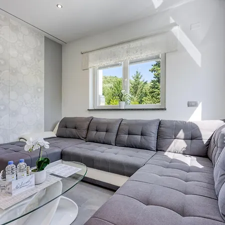 Apartment Casa Ma3x With Shared Pool Koper