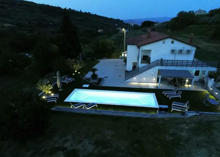 Casa Ma3x With Shared Pool Apartman Koper