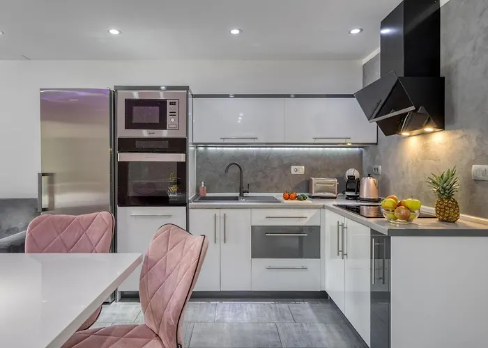 Casa Ma3x With Shared Pool Koper