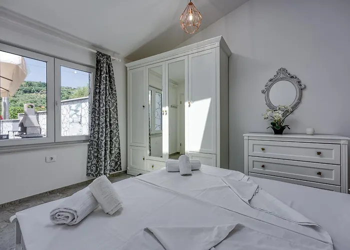 Casa Ma3x With Shared Pool Koper