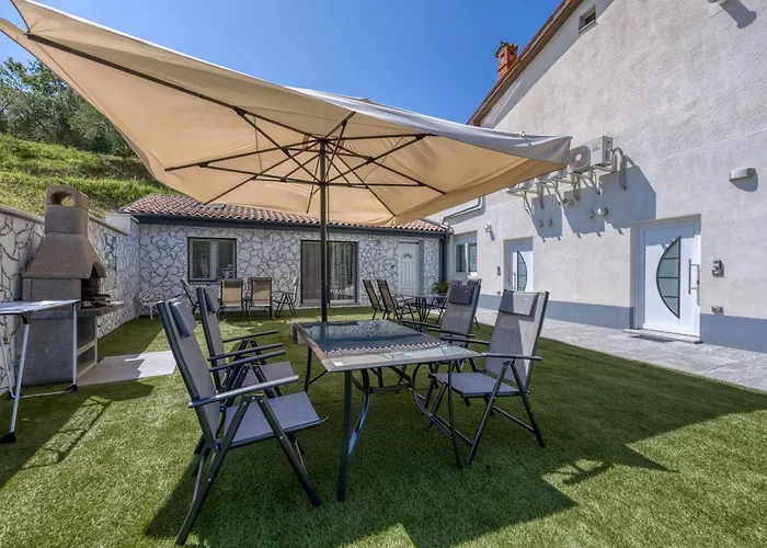 Casa Ma3x With Shared Pool Koper