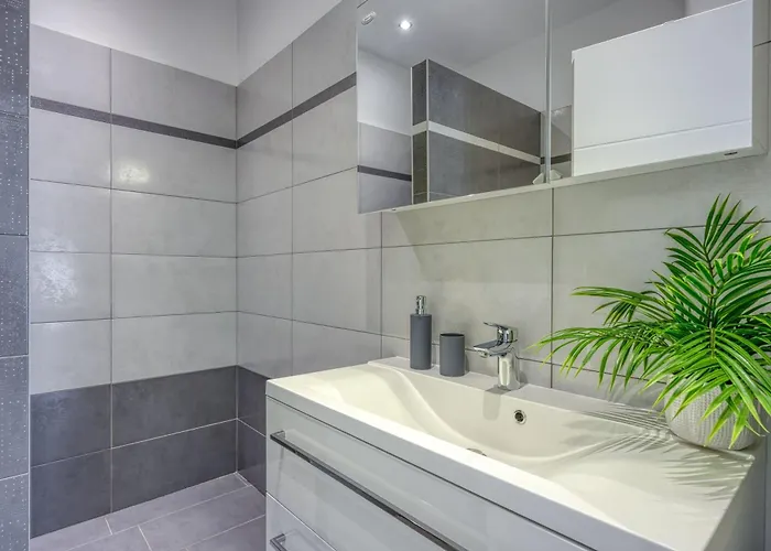 Casa Ma3x With Shared Pool Koper