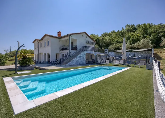 Casa Ma3x With Shared Pool Apartman Koper