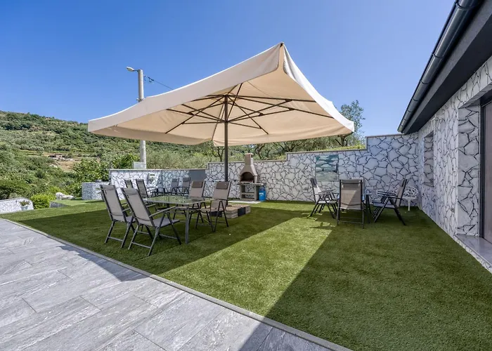 Casa Ma3x With Shared Pool Koper